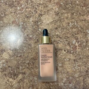 Estee Lauder Cream Foundation Flawless Radiance. Color: 4C3 Softan medium tan